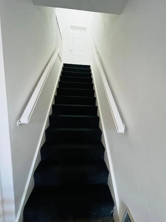 Guest house Liberty Inn Room With Sharing Toilet And Kitchen Liverpool
