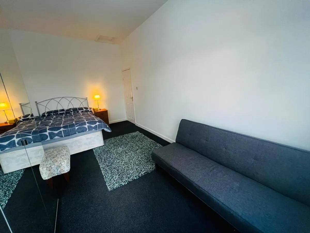 Guest house Liberty Inn Room With Sharing Toilet And Kitchen Liverpool United Kingdom