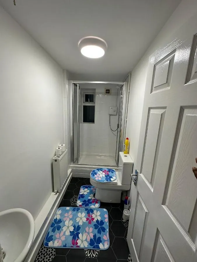 Liberty Inn Room With Sharing Toilet And Kitchen Liverpool United Kingdom