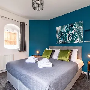 https://new-referb-homely-4br-house-in-sherwood.hotelsin-nottingham.com