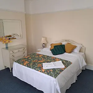 double-room-available-london-seven-kings-seven-kings.brighton-hotels-england.com/