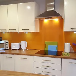 Gidlow House Sleeps 8 - Infinity Liverpool